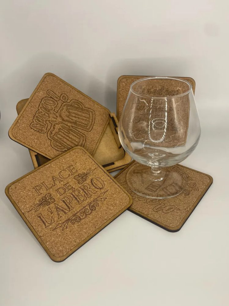 Lot de dessous de verre avec étui en bois